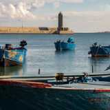 ...fanno bella mostra di s� i classici gozzi blu e rossi (lanze in dialetto barese)